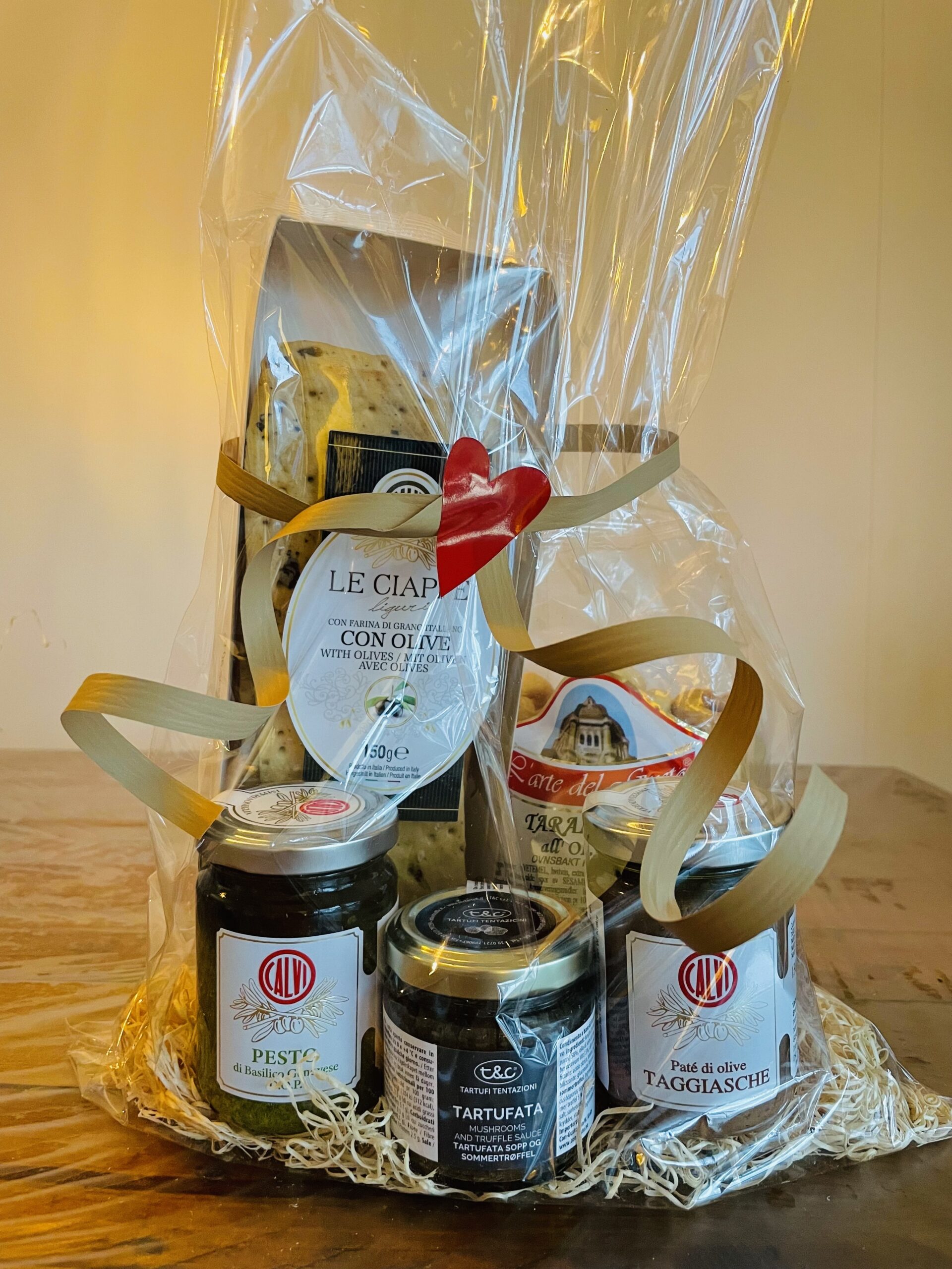 Gavepakke "Kosepakken" - Italienske smaker med pesto, olivenpate og tapenade